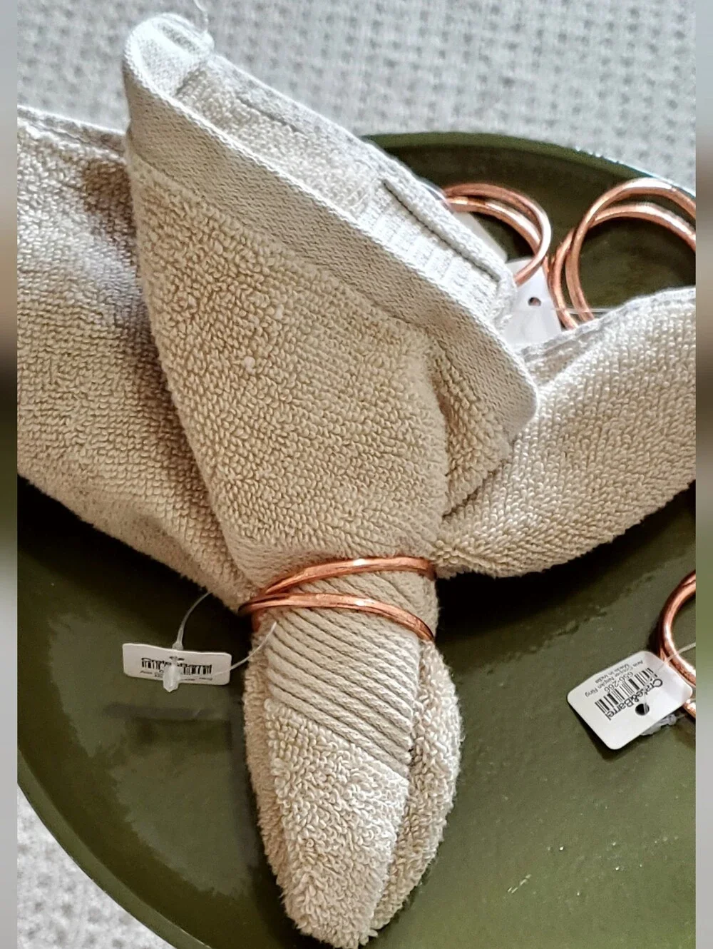 Crate&Barrel 8 ARIA Elegant Minimalist Copper Interlocking Ring Napkin Rings NWT